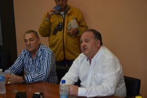 El Senador Santa Cruz visitó la planta de faena de pollos Bonnin