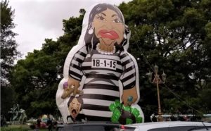 Inflable de Cristina Kirchner frente a la Facultad de Derecho