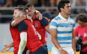 Los Pumas al borde de la eliminación al perder con Inglaterra