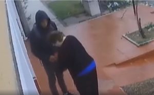 La historia de violencia del policía que mató por la espalda a un menor