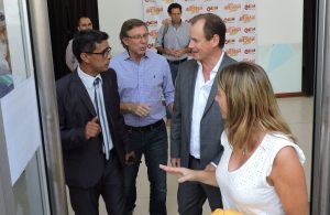 Marcelo Gimenez y su equipo de trabajo con Bordet