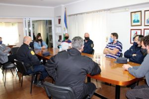 AUTORIDADES MUNICIPALES Y DE POLICÍA EVALUARON LA SITUACIÓN DE LA COMISARÍA LOCAL LUEGO DEL INCENDIO