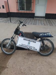 Personal de comisaría San José recupera moto a pocas horas de ser sustraída