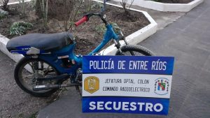 Detenido por chocar a 2 policías con su moto