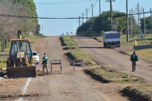 Inició una nueva obra de cordón cuneta sobre calle Guex de Villa Elisa