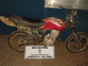 Personal de comisaría San José recupera una moto sustraída
