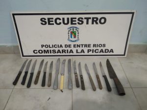 En un allanamiento relacionado a una causa por violencia familiar se secuestraron armas blancas