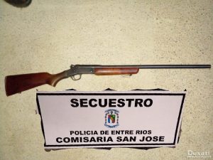 Secuestro de un arma de fuego en San José relacionado a causas por denuncias recíprocas.