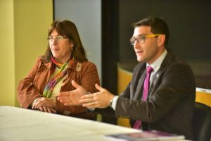 Estimulan a los adultos mayores en el uso del dinero electrónico