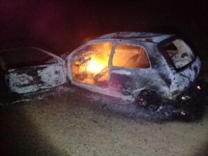 INCENDIO DE  UN AUTOMÓVIL EN  LA AUTOVIA GERVASIO ARTIGAS