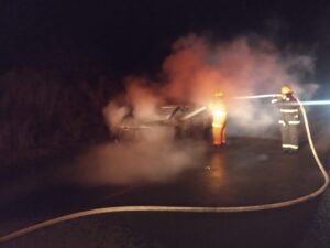 INCENDIO DE  UN AUTOMÓVIL