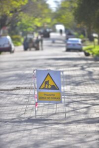 Avanzan las cuadras de adoquines sobre calle Cepeda