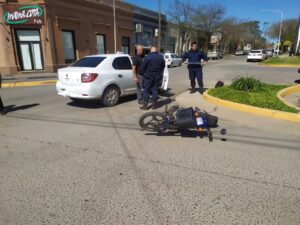 Motociclista resultó con lesiones luego de choque con un auto