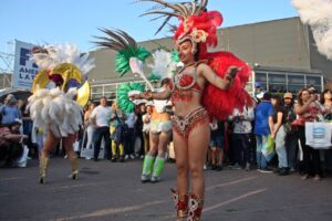 Comparsa Emperatriz se lució y brilló al representar al Carnaval de Concordia en la Feria Internacional de Turismo