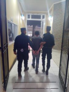 DETENIDO POR ROBAR DINERO DE UN DOMICILIO