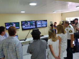 El Gobernador recorrió las instalaciones de Videovigilancia de San José.