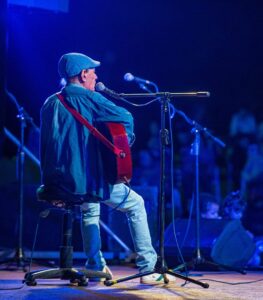 Con buena convocatoria sobre el escenario, se concretó en Villa Elisa el Festival de Músicos Populares