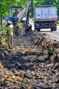 Inicia una nueva obra de cordón cuneta en Villa Elisa