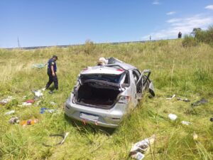 VUELCO  EN EL KM 145 DE LA  AUTOVÍA GENERAL ARTIGAS.