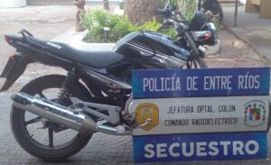 Personal policial de la ciudad de Colón recuperó una motocicleta sustraída