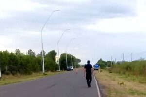 Embestido por un auto, ciclista perdió la vida en una ruta provincial