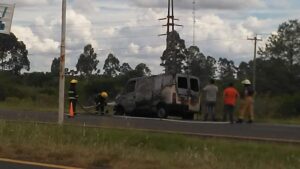 Incendio de un furgón marca Renault  modelo Master