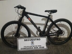 San José: Personal de Comisaría recuperó bicicleta que había sido sustraída en un domicilio