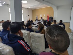 CHARLA AL PERSONAL POLICIAL SOBRE ABORDAJE DE PERSONAS CON T.E.A