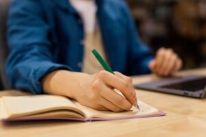 Fueron otorgadas nuevas becas estudiantiles a niños y jóvenes de Villa Elisa