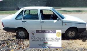 PERSONAL POLICIAL PROCEDIÓ AL SECUESTRO DE UN VEHÍCULO