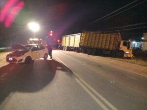 ACCIDENTE EN SAN JOSÉ: choque entre un camión y un auto.