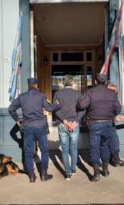 MASCULINO DETENIDO POR VIOLENCIA FAMILIAR .