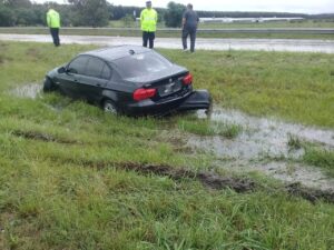 Autovía Gervasio Artigas: vehículo impactó contra guardarrail y su conductor resultó ileso