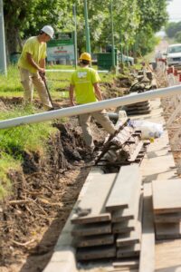 Se completa el último tramo de cordón cuneta sobre calle Churruarín en Villa Elisa