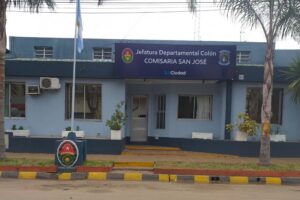 San José: Accidente entre Camioneta y Motocicleta deja un Hombre con Lesiones Graves.