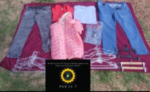 SECUESTRAN PRENDAS DE VESTIR Y  UNA MOTO VINCULADA CON EL ROBO DE UN LOCAL TEXTIL.