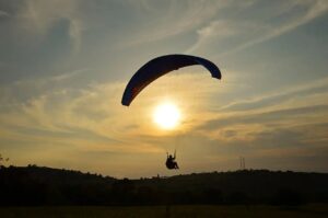 Parapentes vuelven a tomar vuelo en Villa Elisa