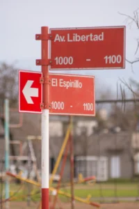 El Ñandubay y El Espinillo pasaron a tener sentido único de circulación en Villa Elisa