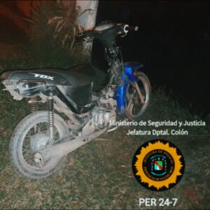 Ciudad de Colón: Personal policial de Jefatura de Colón recuperó motocicleta que  había sido sustraída