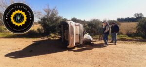 Accidente de Tránsito en San José: Vuelco de vehículo deja dos heridos.