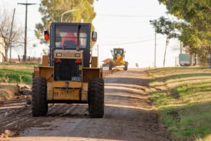 Mantenimiento de la traza vial y limpieza de cunetas en Villa Elisa