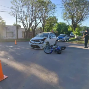 Grave accidente en Colón: Motociclista herido tras colisión en Boulevard Ferrari y Artigas