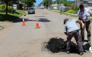 Trabajos de bacheo en la calle 22 de noviembre de Pronunciamiento