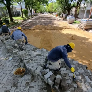 Villa Elisa: Se completa el adoquinado sobre la segunda cuadra de Héctor de Elía