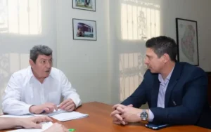 Sandoval se reunió con el titular del IAPV