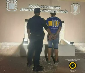 Aprehensión de un Joven por Hurto en Colón