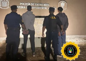 DOS JÓVENES  FUERON APREHENDIDOS EN FLAGRANCIA EN LA CIUDAD DE COLÓN