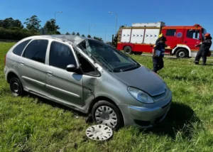 VUELCO EN LA AUTOVÍA JOSÉ GERVASIO ARTIGAS: UNA MUJER FUE HOSPITALIZADA