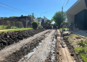 Villa Elisa: Comienzan a trabajar en una nueva cuadra de adoquinado