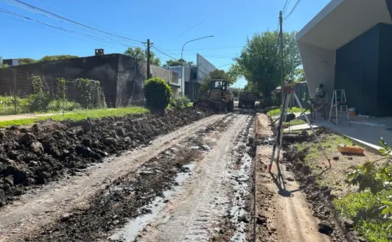 Villa Elisa: Comienzan a trabajar en una nueva cuadra de adoquinado